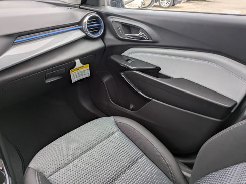 New 2025 Chevrolet Trax LT w/ Driver Confidence Package image 11