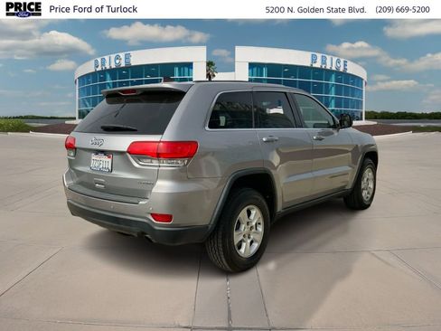 Used 2017 Jeep Grand Cherokee Laredo image 5
