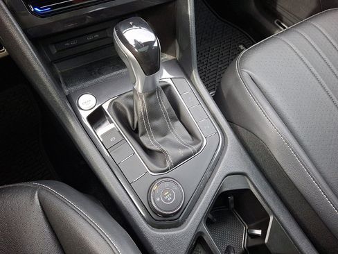 Used 2023 Volkswagen Tiguan SE R-Line image 28