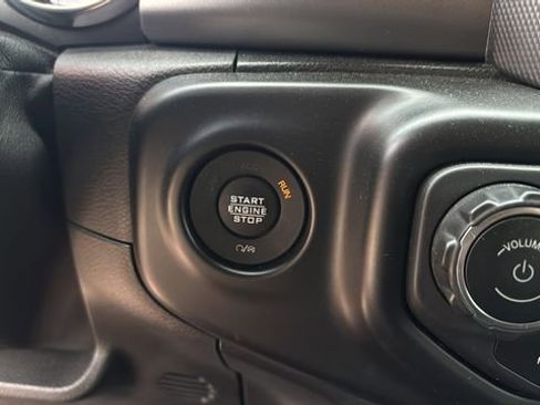 Used 2021 Jeep Gladiator Willys image 28