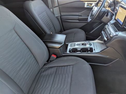 Used 2020 Ford Explorer XLT image 29