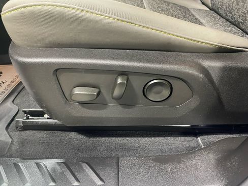 Used 2024 Chevrolet Colorado ZR2 w/ Safety Package AWD/4WD image 19