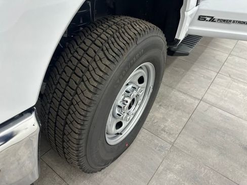 New 2026 Ford F250 XL w/ XL Chrome Package image 38