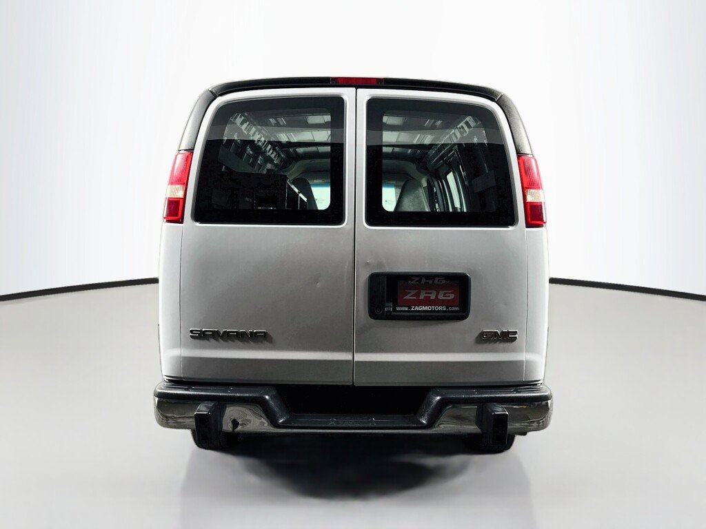Used 2018 GMC Savana 2500 w/ Driver Convenience Package RWD image 4