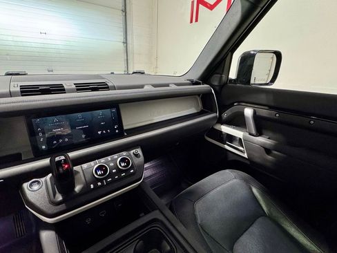 Used 2023 Land Rover Defender 110 X-Dynamic SE image 16
