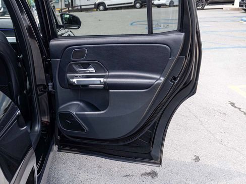 Used 2023 Mercedes-Benz GLB 250 4MATIC w/ Premium Package image 14