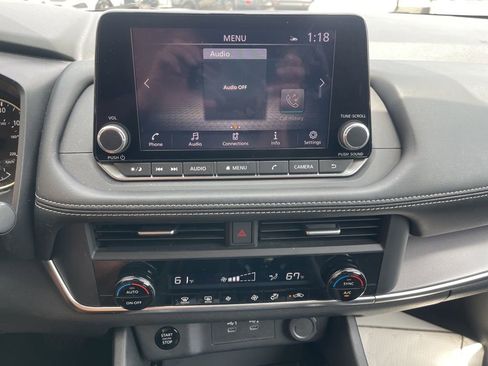 Used 2024 Nissan Rogue SV image 12