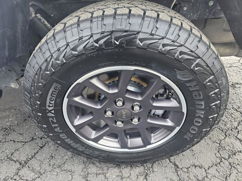 Used 2023 Jeep Gladiator Overland w/ Popular Equipment Package image 11