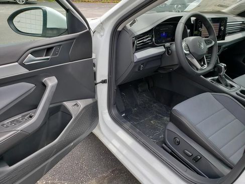 New 2026 Volkswagen Jetta SE FWD image 6