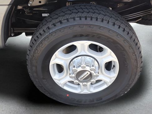 New 2026 Ford F350 XLT w/ FX4 Off-Road Package AWD/4WD image 27