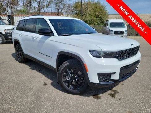 Used 2024 Jeep Grand Cherokee L Altitude AWD/4WD image 1