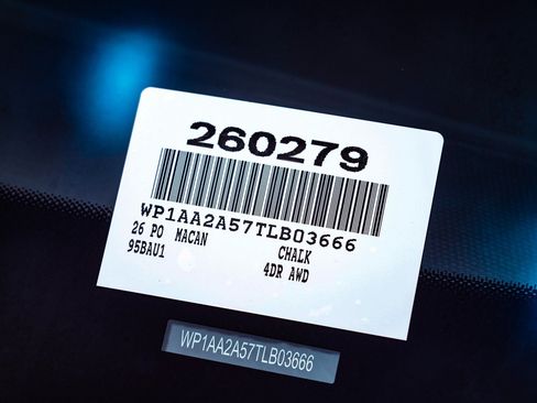 Certified 2026 Porsche Macan AWD/4WD image 32