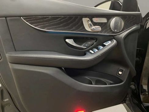 Used 2017 Mercedes-Benz GLC 300 4MATIC image 28