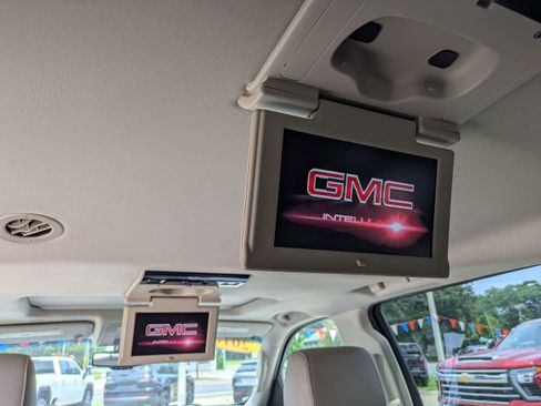 Used 2018 GMC Yukon XL SLT w/ Premium Edition AWD/4WD image 17