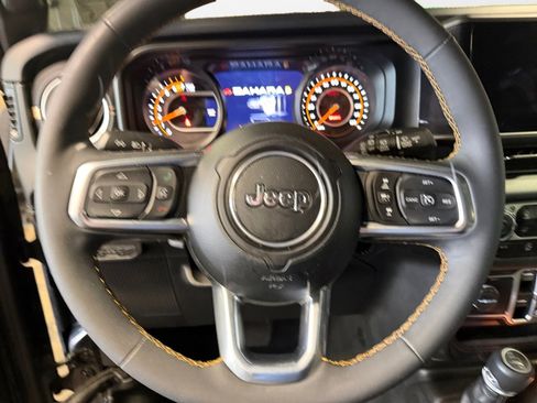 Used 2024 Jeep Wrangler Unlimited Sahara w/ Technology Group AWD/4WD image 13
