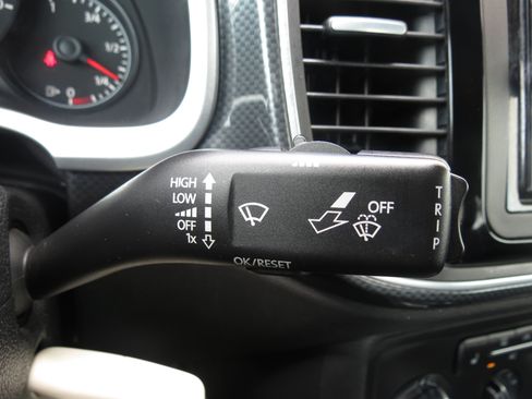Used 2012 Volkswagen Beetle Turbo FWD image 15