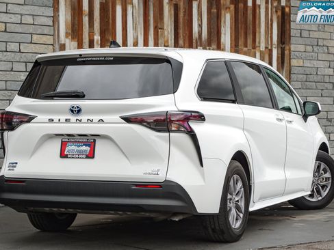 Used 2024 Toyota Sienna LE AWD/4WD image 7