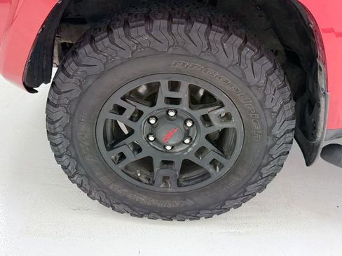 Used 2021 Toyota 4Runner SR5 AWD/4WD image 7