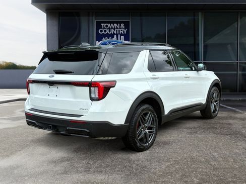 Used 2025 Ford Explorer ST-Line w/ Premium Package AWD/4WD image 3