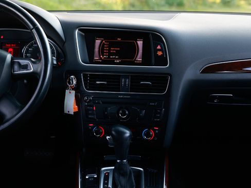 Used 2011 Audi Q5 2.0T Premium image 33