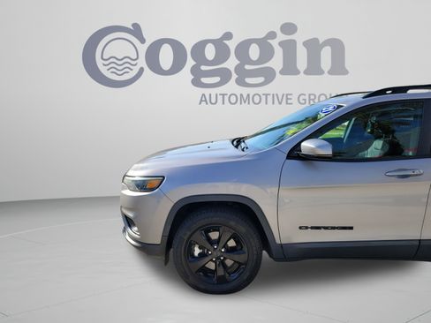 Used 2021 Jeep Cherokee Latitude Plus AWD/4WD image 29