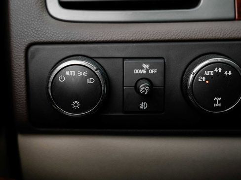 Used 2011 GMC Yukon SLT w/ SLT Chrome Package image 17