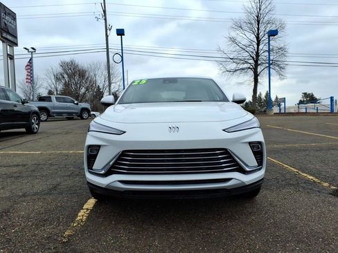 Certified 2025 Buick Envista Preferred w/ Convenience I Package image 2