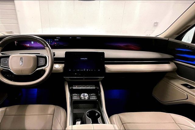 Used 2024 Lincoln Nautilus Premier AWD/4WD image 17