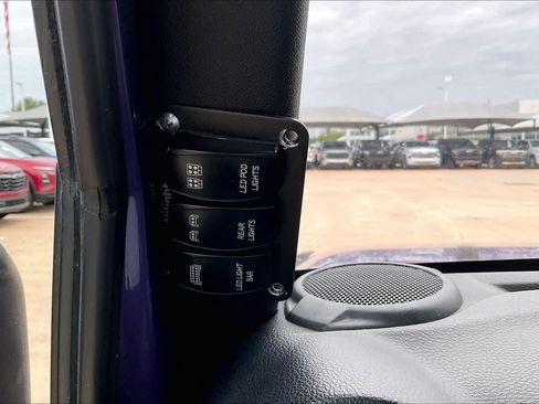 Used 2018 Jeep Wrangler Sport AWD/4WD image 32