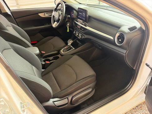 Used 2024 Kia Forte LXS w/ LXS Technology Package FWD image 25