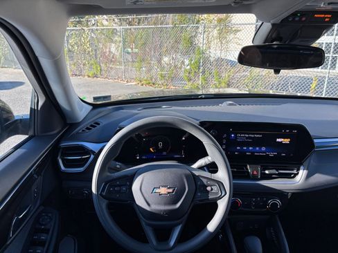 Used 2025 Chevrolet TrailBlazer LT image 32