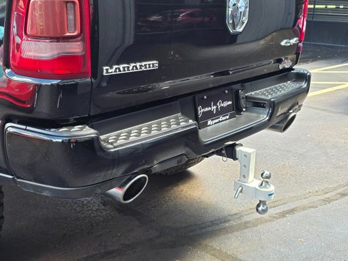 Used 2019 RAM 1500 Laramie w/ Sport Appearance Package AWD/4WD image 12