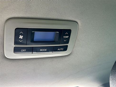 Used 2016 Toyota Sienna SE Premium image 29