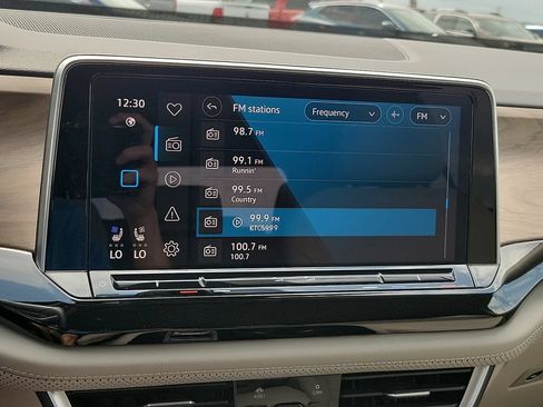 Used 2025 Volkswagen Atlas SE AWD/4WD image 16