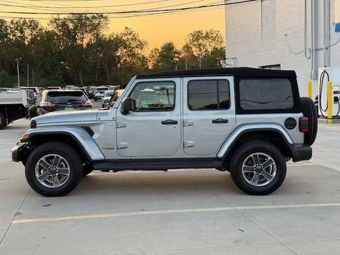 Used 2020 Jeep Wrangler Unlimited Sahara image 8