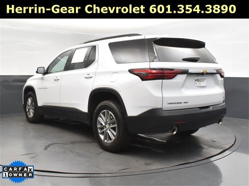 Used 2023 Chevrolet Traverse LT image 5