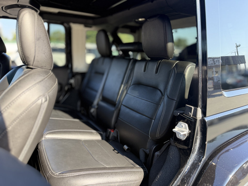 Used 2021 Jeep Wrangler Unlimited Sahara w/ Cold Weather Group AWD/4WD image 31
