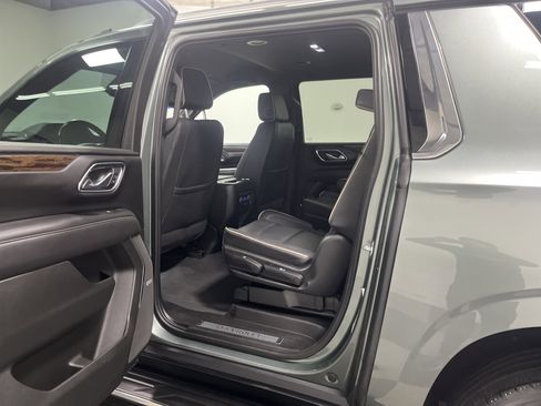 Used 2023 Chevrolet Suburban Premier AWD/4WD image 13