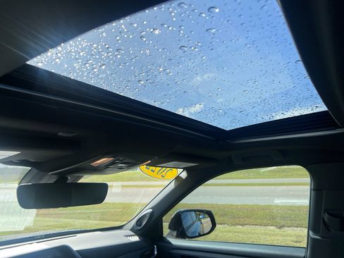 Used 2022 Toyota Highlander XSE image 18