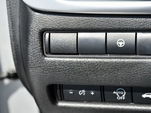 Used 2025 Nissan Rogue SV AWD/4WD image 31