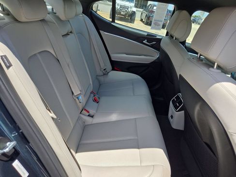 Used 2025 Genesis G70 2.5T RWD image 29