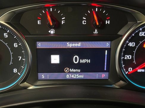 Used 2022 Chevrolet Equinox RS w/ RS Leather Package image 12