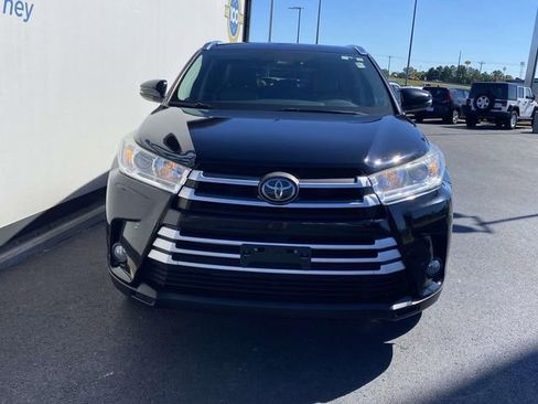 Used 2017 Toyota Highlander XLE image 6