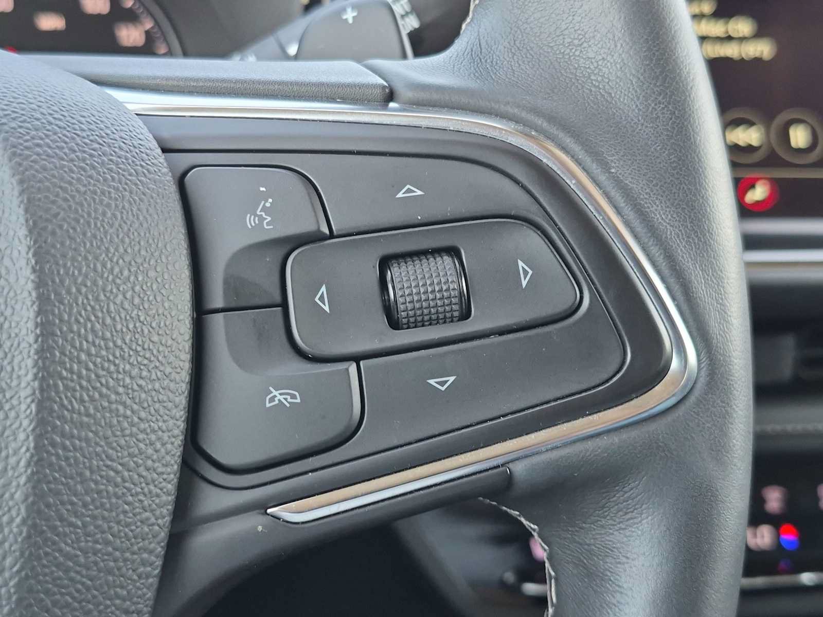 Used 2023 Buick Envision Essence w/ Sport Touring Package AWD/4WD image 26