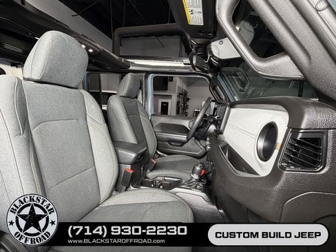Used 2024 Jeep Wrangler Unlimited w/ Convenience Group AWD/4WD image 23