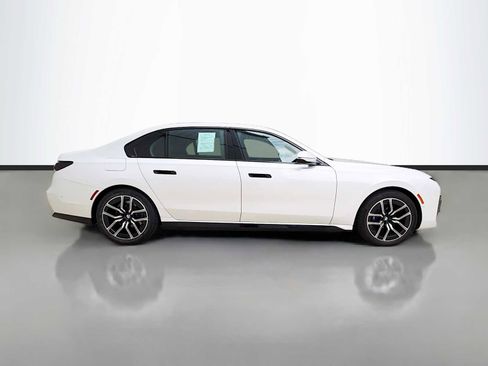Certified 2024 BMW 740i xDrive w/ Premium Package AWD/4WD image 7