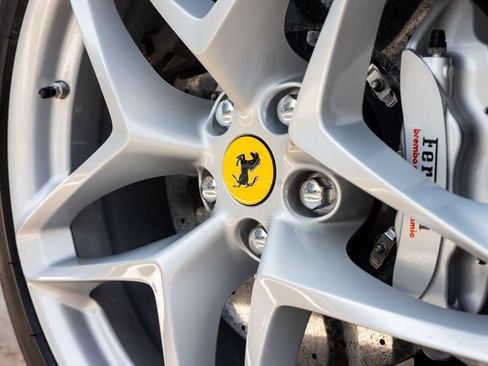 Used 2022 Ferrari Roma RWD image 18