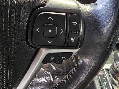 Used 2019 Toyota Highlander SE w/ Carpet Mat Package (TMS) FWD image 17