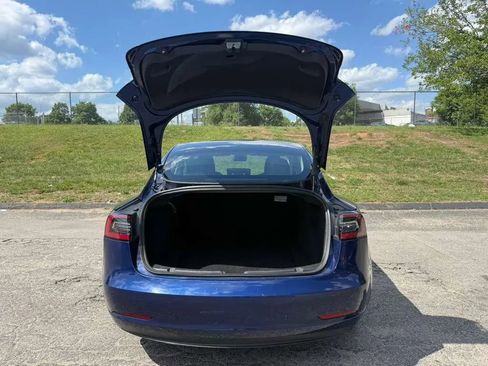 Used 2022 Tesla Model 3 Standard Range RWD image 8