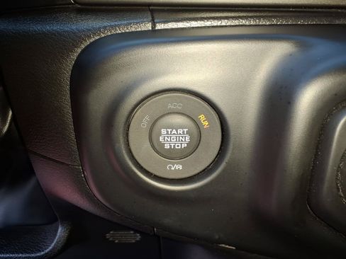 Used 2022 Jeep Gladiator Sport AWD/4WD image 24